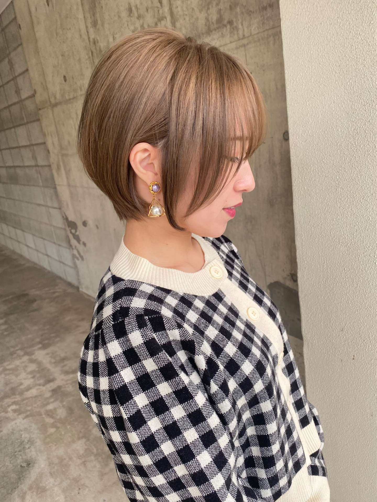 丸みショート × くすみベージュ